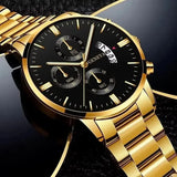 Relógio de pulso masculino de luxo em aço inoxidável com calendário e mecanismo de quartzo. Relógio de pulso masculino elegante para negócios.